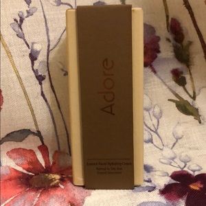 Adore Essence Hydrating Cream